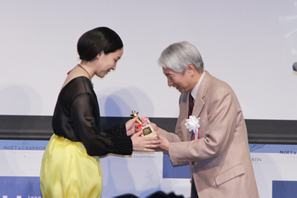 麻生久美子受賞