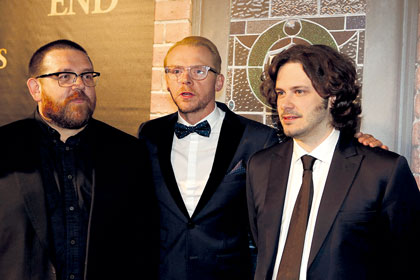 祝！大ヒット『ワールズ・エンド 酔っぱらいが世界を救う！』 （左から）ニック、サイモン、エドガー