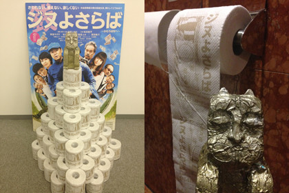 ペーパーと共に写真に写りこんでいるのは、かむろば村の守り神であるおがむろ様です。