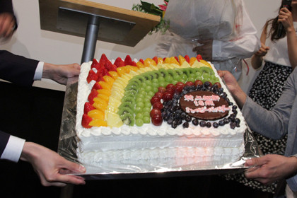虹な感じのケーキ