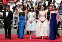 海街カンヌレッドカーペット1