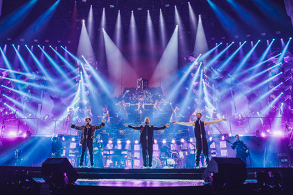 TAKE-THAT-LIVE-FROM-THE02_1