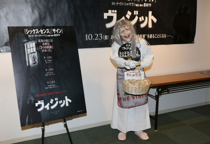 しっかり映画のPRもする小粋なおばあちゃん