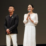 阿部純子、内山高志におねだりクロスカウンタ！『孤狼の血』特選試写会