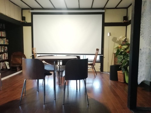 映画カフェ＆バー「キノコヤ」