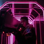 未知なる兵器と迫り来る謎の兵士 映画『KIN/キン』明かされる驚愕の事実