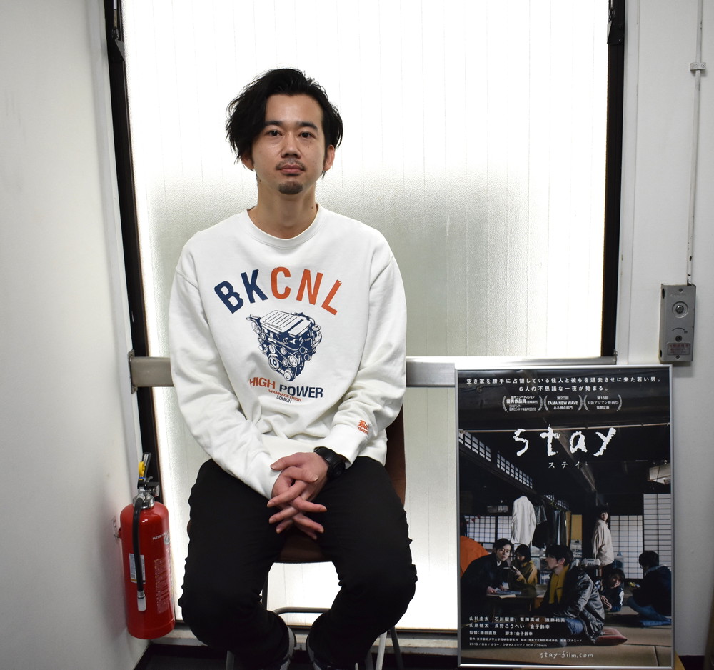 『stay』山科圭太とポスター