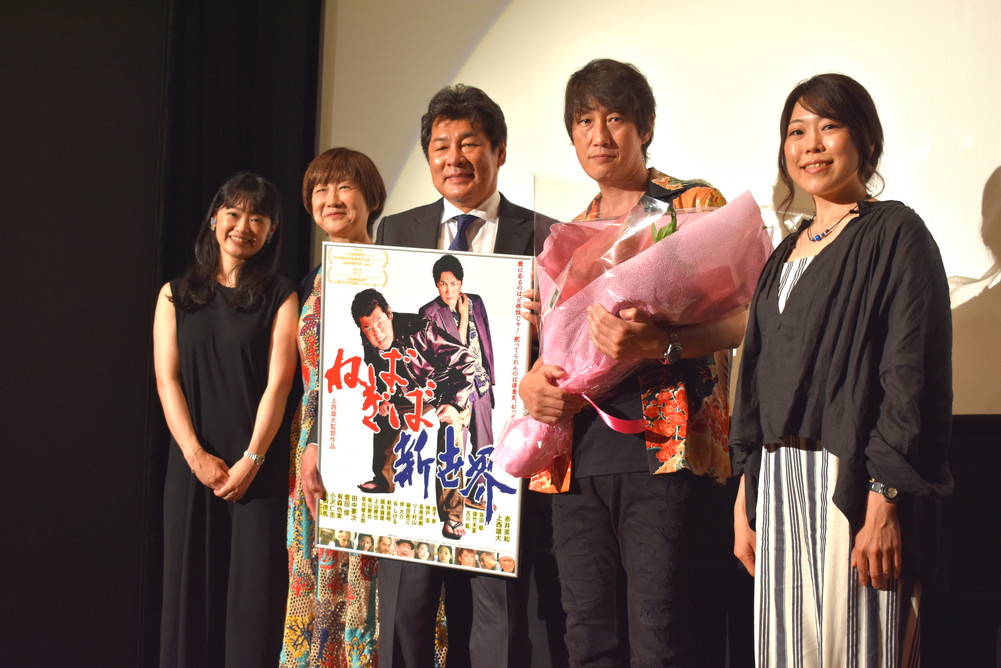 赤井英和 話題の嫁も登壇 ねばぎば 新世界 初日舞台挨拶 映画情報どっとこむ