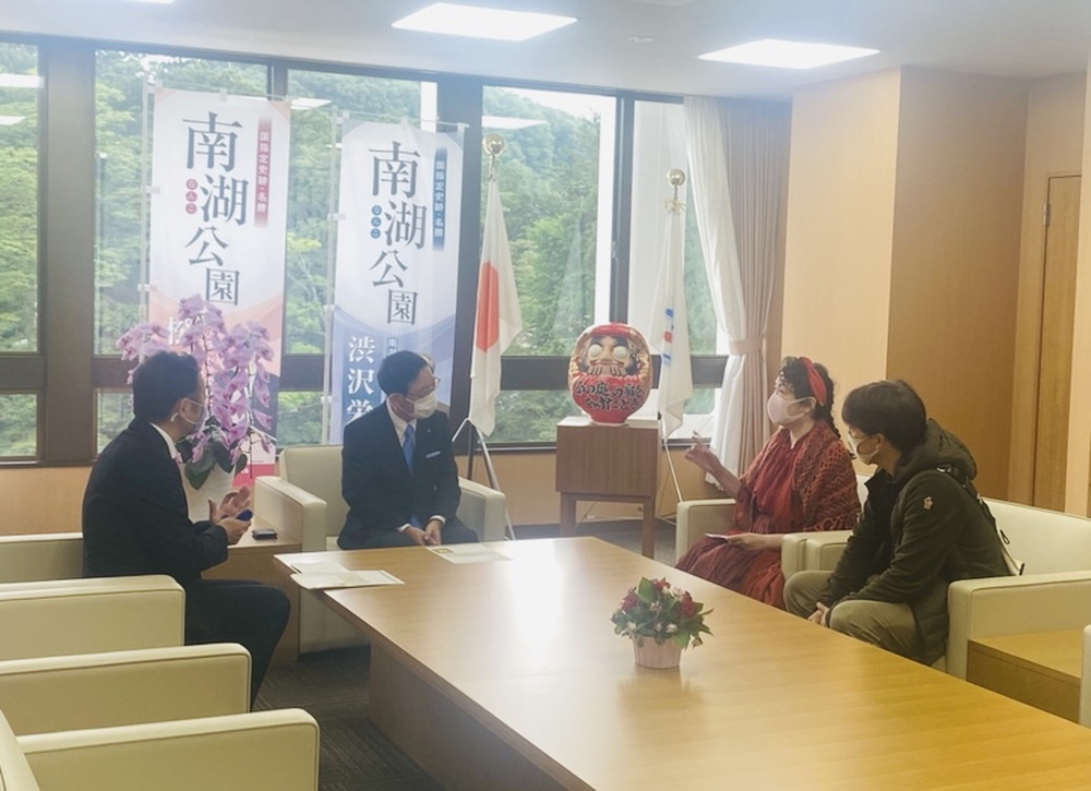 「あの庭の扉をあけたとき」表敬訪問