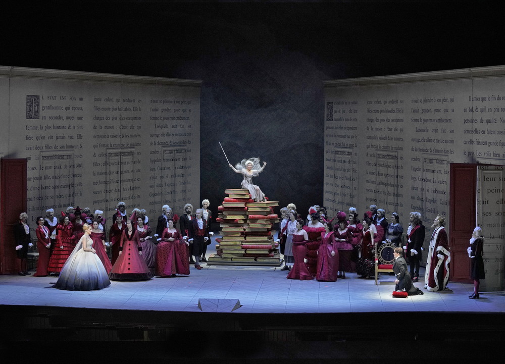 《シンデレラ》_1(c)Ken Howard／Metropolitan Opera