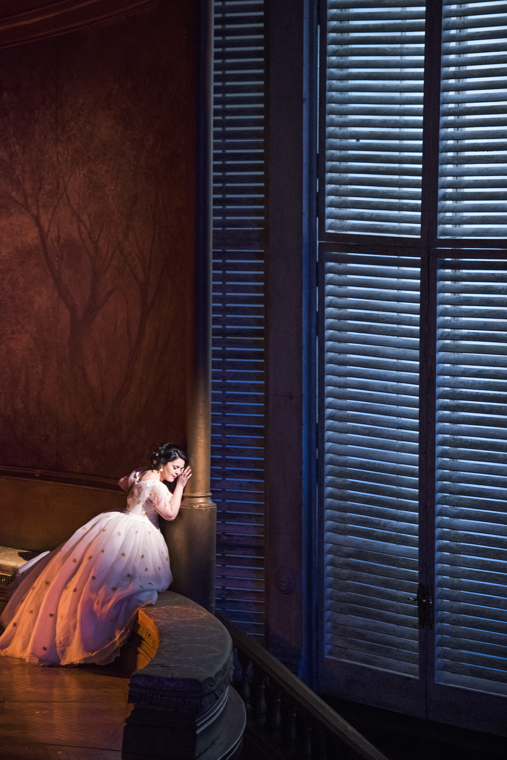  椿姫La-Traviata-27-02-16-ROH-339-MARIA-AGRESTA-AS-VIOLETTA-VALERY-©-ROH.-PHOTOGRAPH-BY-TRISTRAM-KENTON