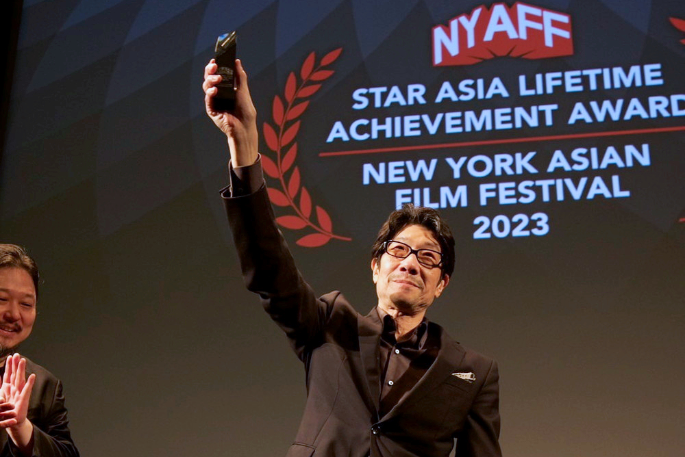 阪本監督受賞©New York Asian Film Festival