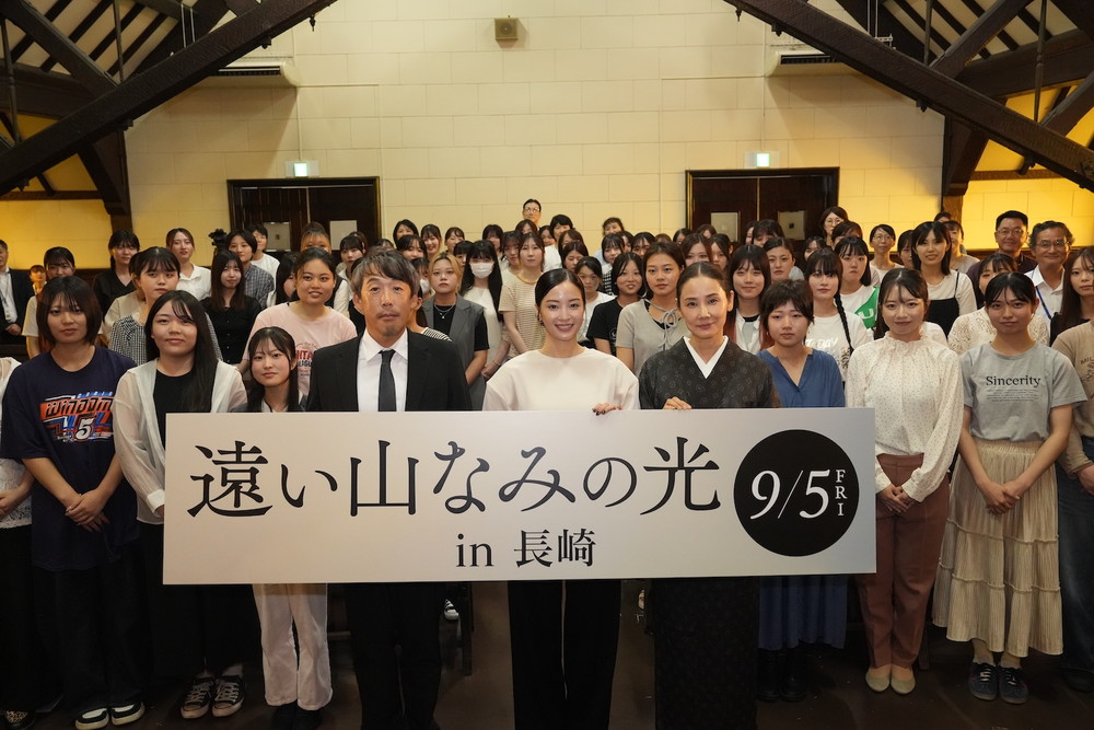 『遠い山なみの光』