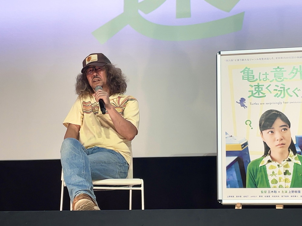 亀は意外と速く泳ぐ