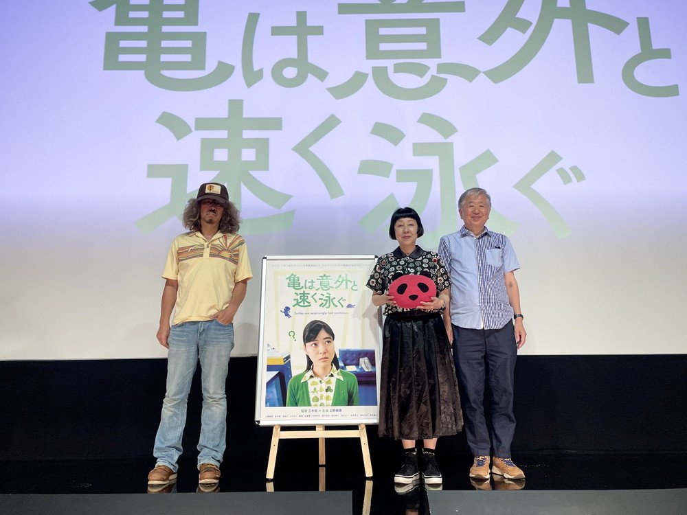 亀は意外と速く泳ぐ