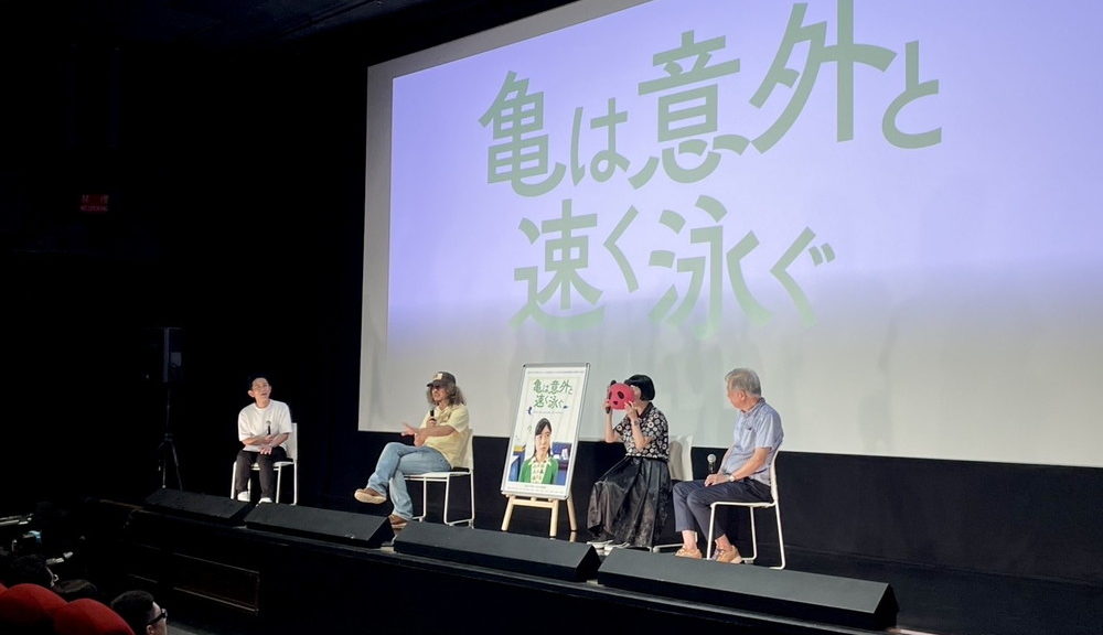 亀は意外と速く泳ぐ
