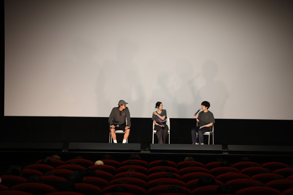 アット・ザ・ベンチ